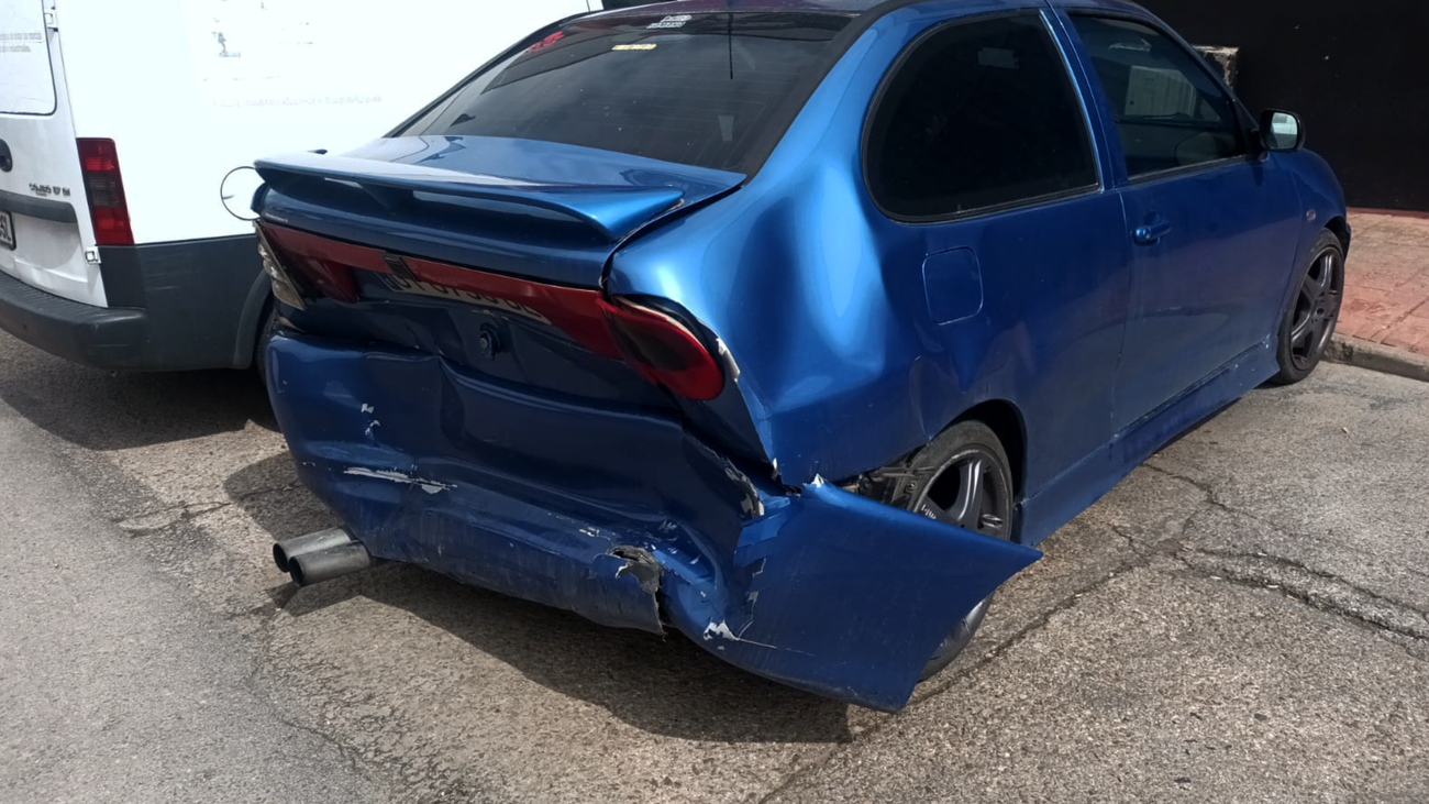 Un conductor se da a la fuga tras embestir el coche de una vecina de Moraleja de Enmedio
