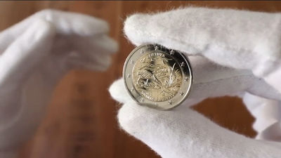 Esta es la moneda de dos euros lituanos que vale 2.000 por un error de fabricación