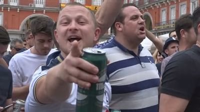 Una Semana Santa llena de procesiones, turistas... y ¡hooligans ingleses!