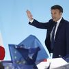 Macron: "Tiendo la mano a todos"