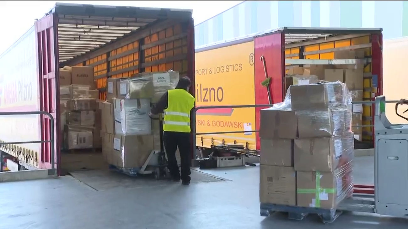 Madrid manda a Ucrania tres camiones con toneladas de material humanitario