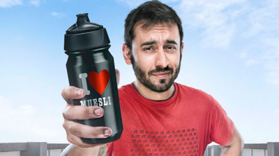 ‘Del deporte también se sale’, la sátira de Javi Sancho sobre los "deportistas de élite" caseros