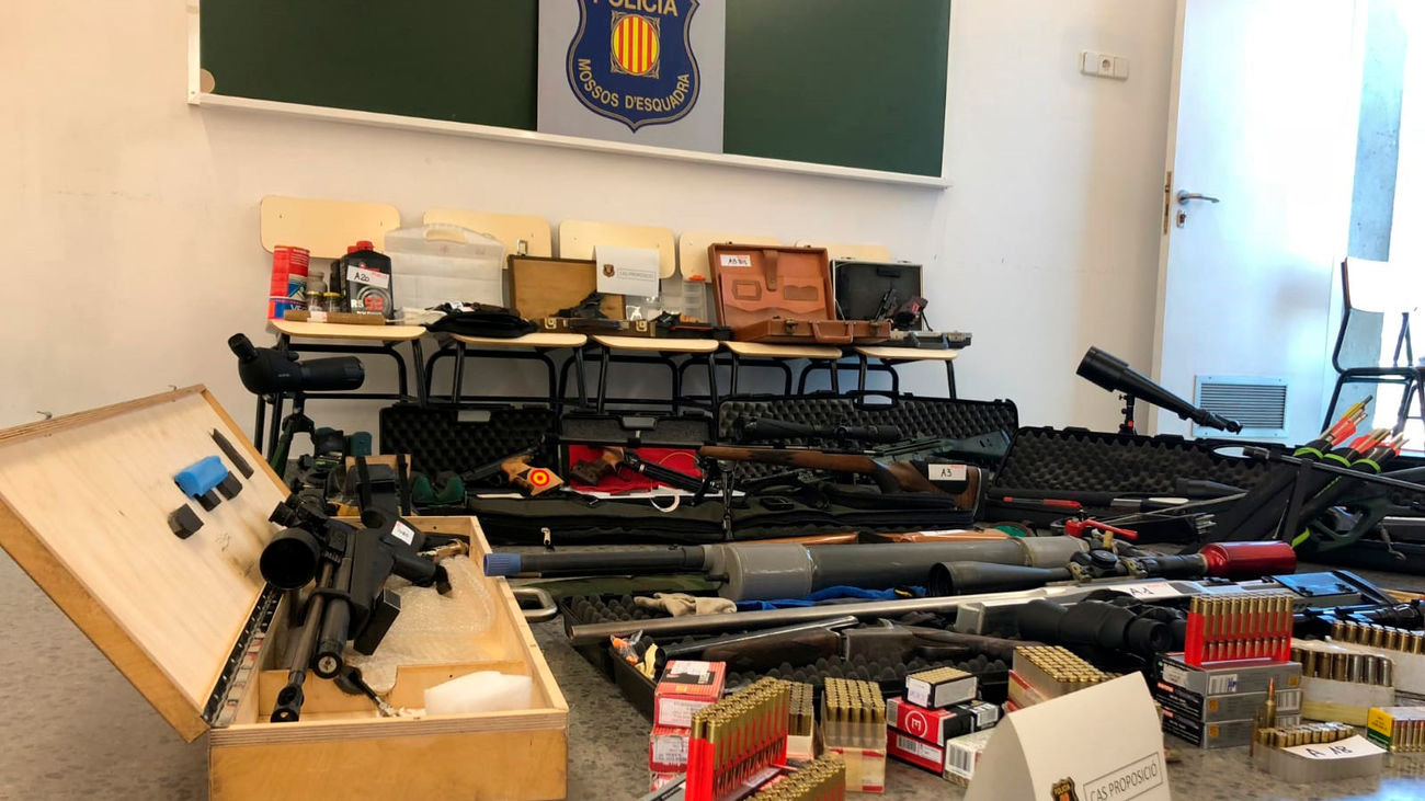 Imágenes del arsenal de armas intervenido por los Mossos de Esquadra a Manuel Murillo