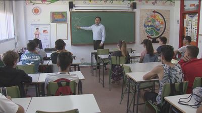 El Gobierno aprueba la conversión de interinos en funcionarios en Educación sin pruebas eliminatorias