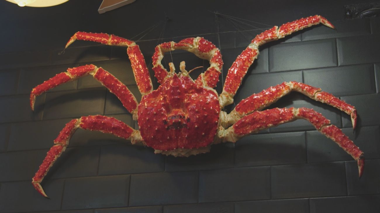 Aprendemos a comer cangrejo como un profesional