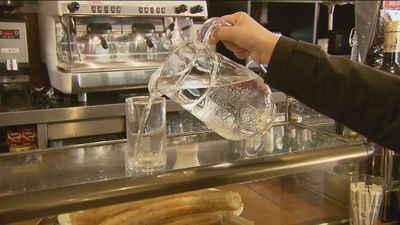 Bares y restaurantes deberán ofrecer agua del grifo gratis a sus clientes