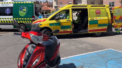 Herida en una colisión de dos motocicletas una menor en Villanueva de la Cañada