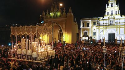 Sevilla recupera ‘La Madrugá’ con más de un millón de personas en la calle