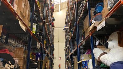 1.015 monederos, 187 teléfonos y hasta una talla religiosa, han llegado en Marzo a la Oficina de Objetos Perdidos