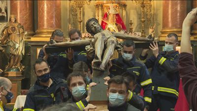 Emotiva salida en Madrid de una procesión muy especial:  El Cristo de los Niños