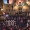 Así ha sido el encuentro de la Virgen de los Siete Dolores con el Cristo de los Alabarderos en la Plaza de la Villa