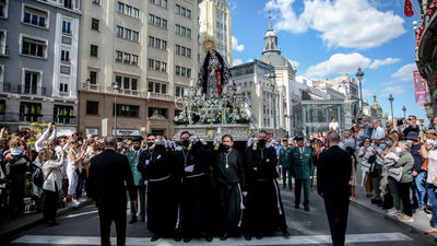 La procesión de la Soledad  conmemora el Sábado Santo en Madrid