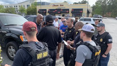 Un tiroteo en un centro comercial en Carolina del Sur deja a 12 personas heridas