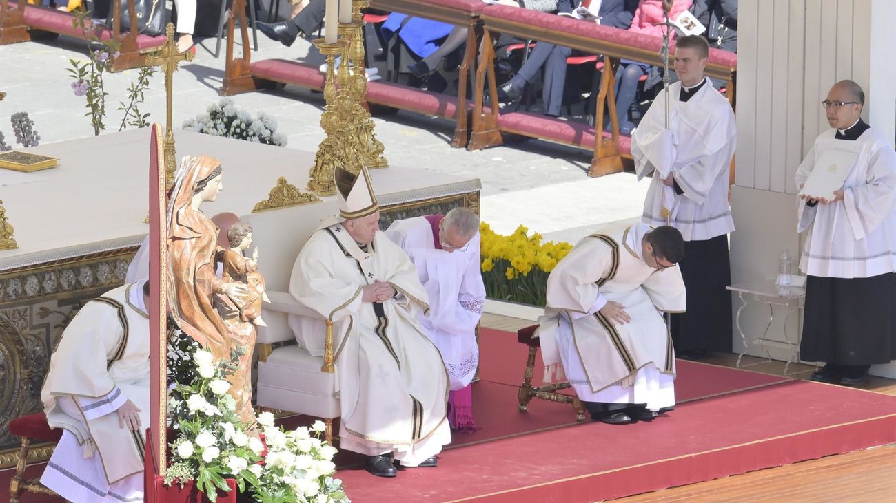 El papa pide paz en Ucrania, arrastrada por una guerra "cruel e insensata"