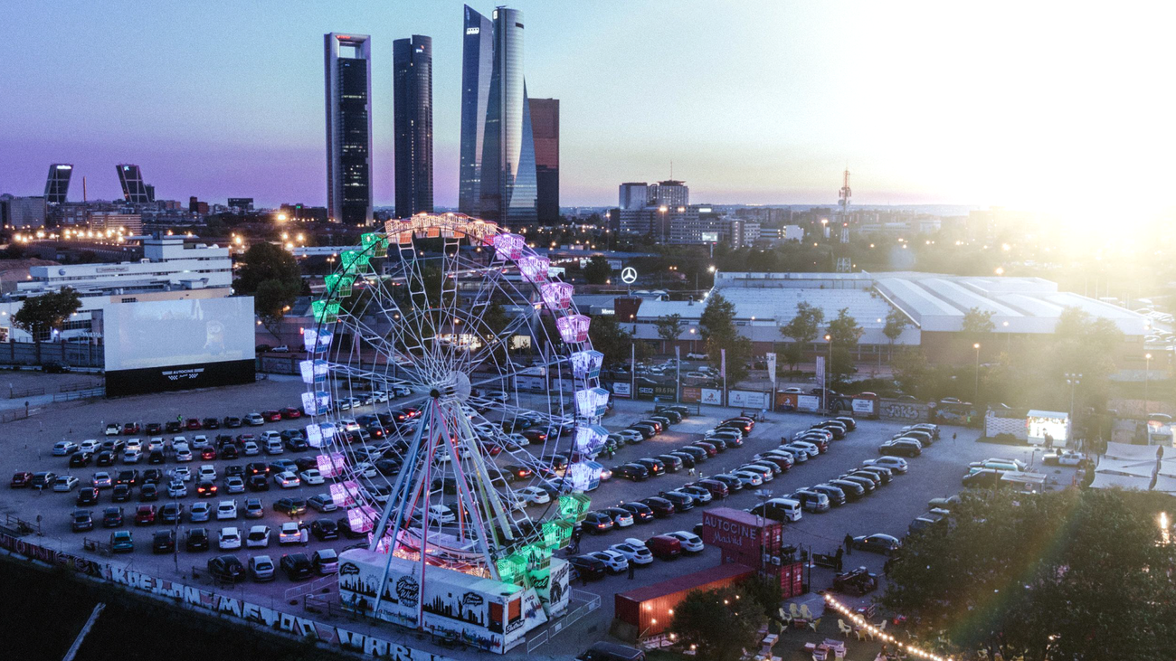 La noria del Autocine Madrid: disfruta del skyline madrileño desde lo más alto