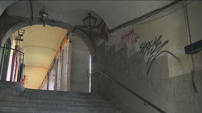 Vecinos denuncian la suciedad y degradación de la Plaza Mayor de Madrid