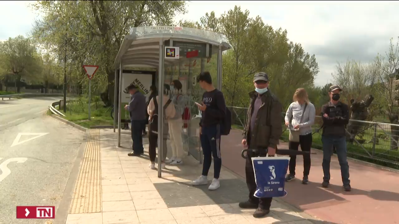 Piden poder viajar en los autobuses de la Sierra Norte de Madrid con maletas o carros de compra