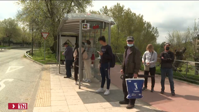 Piden poder viajar en los autobuses de la Sierra Norte de Madrid con maletas o carros de compra
