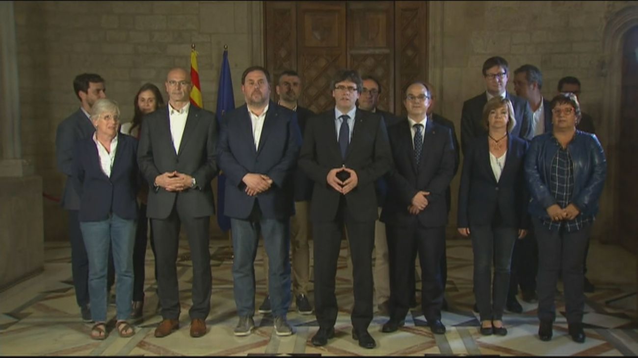 Sánchez calla mientras Puigdemont y Junqueras compiten en exigencias para investirlo