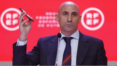 Los audios de la Supercopa: Rubiales se defiende y pide "más futbolistas como Piqué"