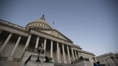 Evacúan brevemente el Capitolio de EE.UU. por una falsa alarma de amenaza aérea