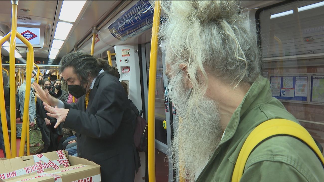 El Metro como escenario, los viajeros como público