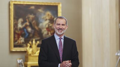 El rey vuelve a celebrar audiencias sin mascarilla y con prensa en Zarzuela