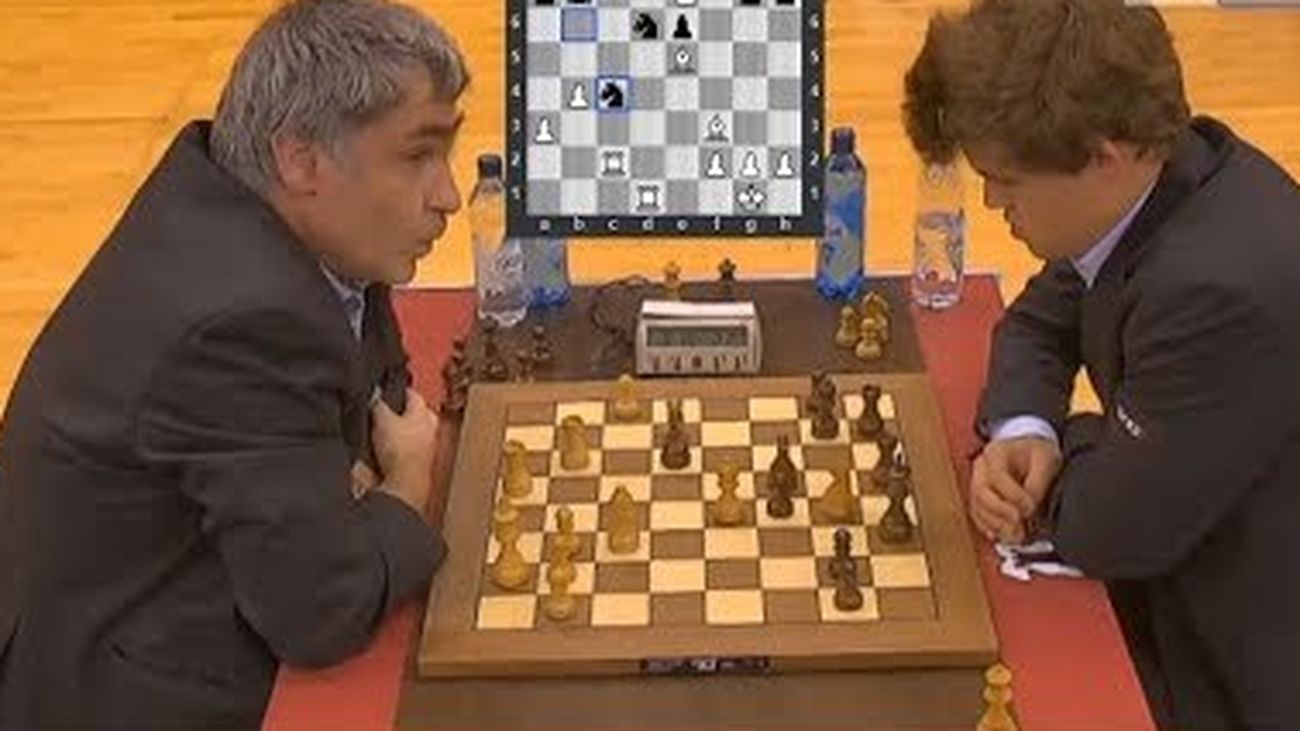 Ivanchuk (izquierda) y Carlsen, durante el Campeonato del Mundo de 2016