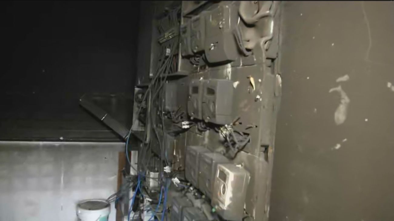 Vecinos afectados por unos 'okupas' en la calle Tía Javiera de Fuenlabrada se ven obligados a abandonar sus casas