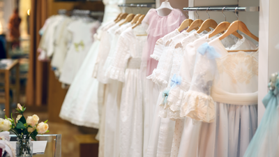 Las tiendas de trajes y vestidos de comunión no dan abasto