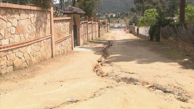 Vecinos de Pelayos de la Presa denuncian el peligro que suponen por las lluvias algunas calles sin asfaltar