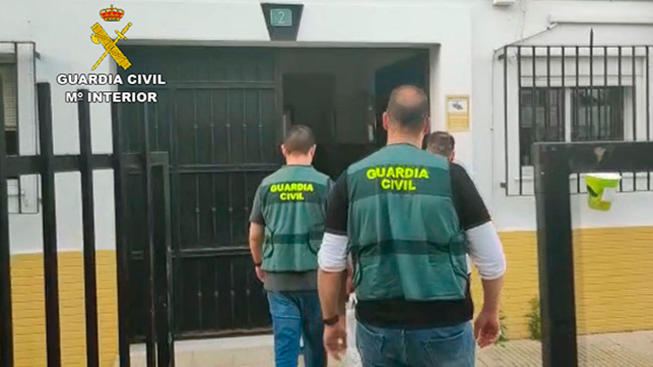 La Guardia Civil esclarece varios delitos cometidos por estafas amorosas a través de internet