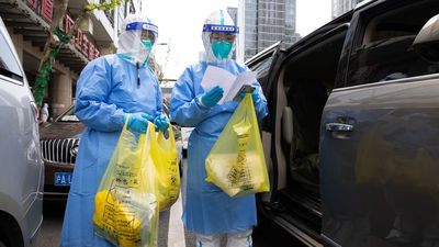 Sube la cifra de muertos por Covid en Shanghái y Pekín comienza test masivos