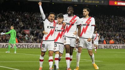 0-1. El Rayo asalta el Camp Nou y facilita el alirón liguero del Real Madrid