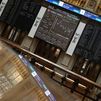 La Bolsa española se la pega en el arranque de la última semana de abril