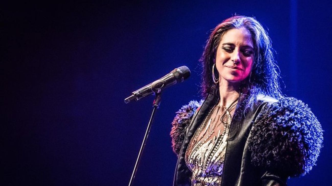 La cantante y compositora María Peláe durante una actuación