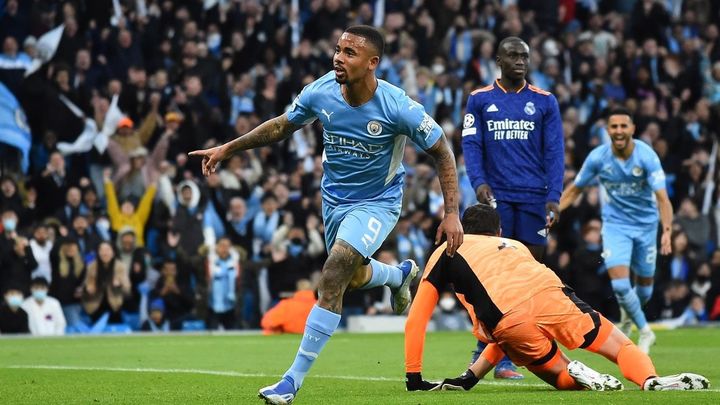 Gabriel Jesús ante el Real Madrid / EFE