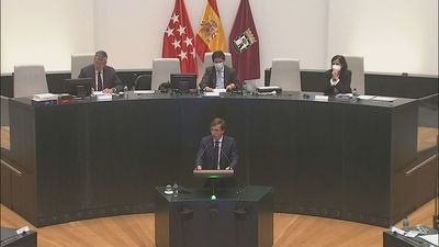 Tensión en el pleno del Ayuntamiento de Madrid por el caso de las mascarillas