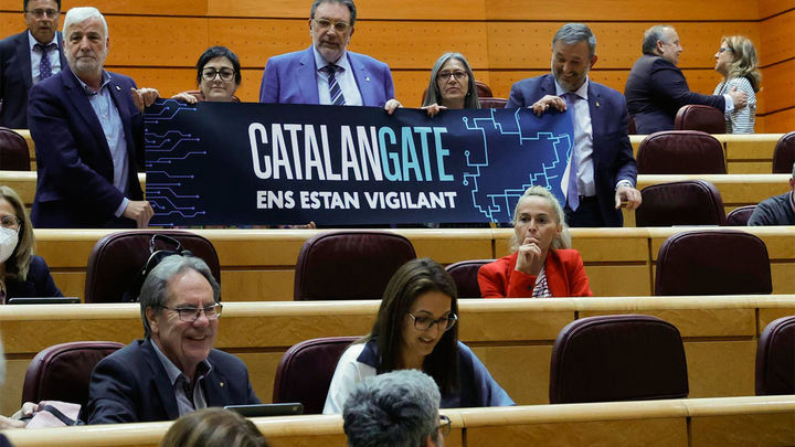 Pancarta de Junts en Senado / EFE