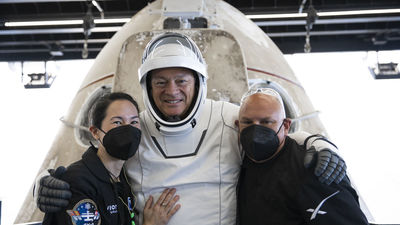 Regresa con éxito a la Tierra la primera misión privada espacial