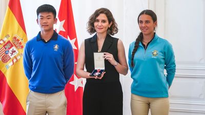 Ayuso, Medalla de Oro al Mérito de la Federación de Golf de Madrid por su apoyo al deporte