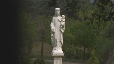 Vecinos de Sevilla la Nueva, contra el macrocomplejo de una asociación religiosa