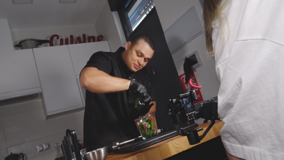 Elías Dosunmu, el cocinero que arrasa en TikTok