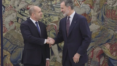 Los Reyes ofrecen un almuerzo al presidente búlgaro y a su esposa de visita oficial en España