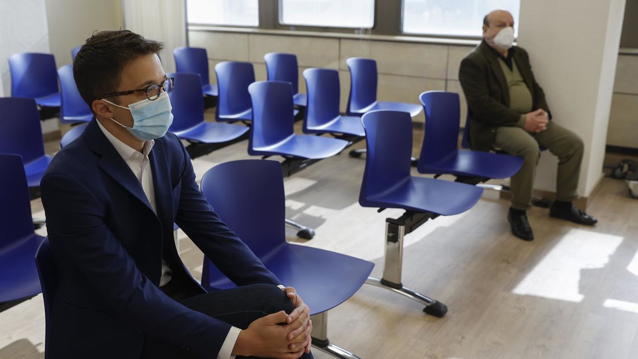 Errejón niega ante el juez que diera una patada a un  vecino de Lavapiés, quien se ratifica en la denuncia