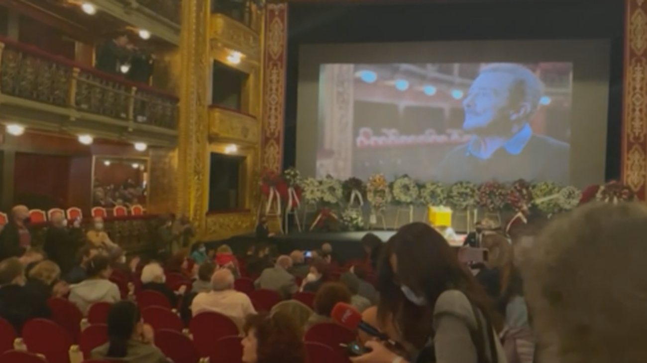 Homenaje de la profesión y del público en el último adiós al actor Juan Diego