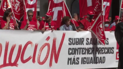 Miles de personas marchan el 1 de Mayo por la subida de sueldos y la contención de precios