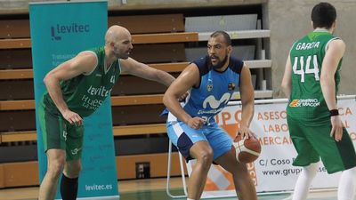 Estudiantes acosa al líder