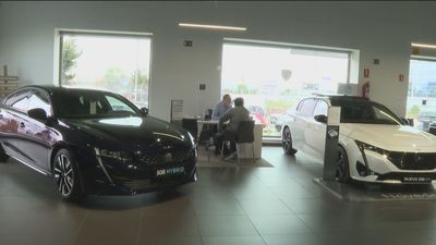 La venta de coches no remonta y hasta abril se han matriculado un 12% menos de vehículos