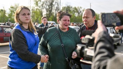 Rusia anuncia un alto al fuego temporal para la evacuación de civiles en Azivstal